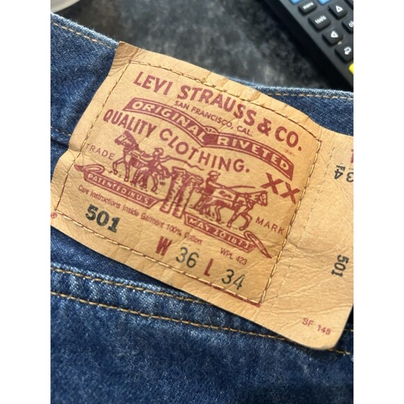Vintage Levi's 501 Men Size 36 X 34 Button Fly Medium Blue Jeans Made in USA EUC - Picture 2 of 10